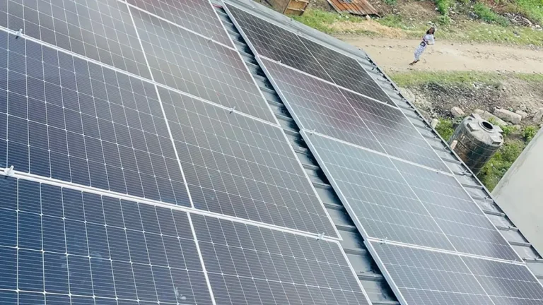 Mali community residents rooftop solar panels