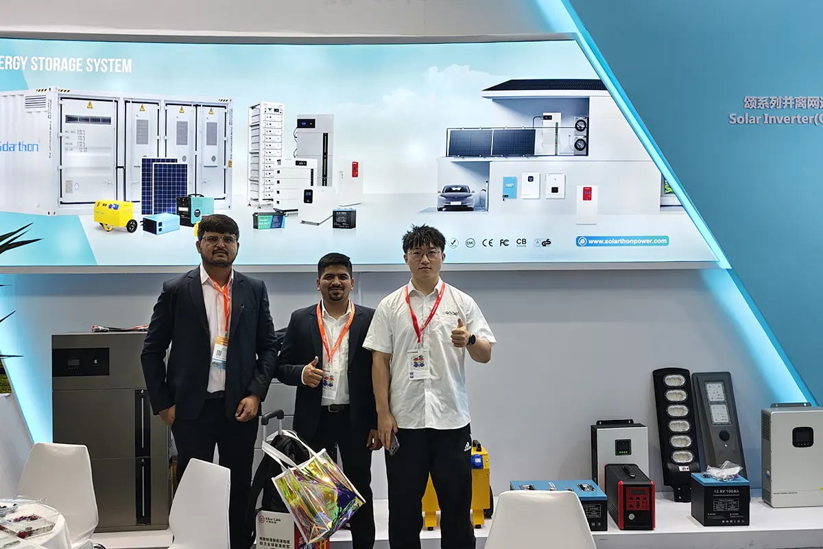 GODE team poses for a group photo with visitors at SNEC 2025