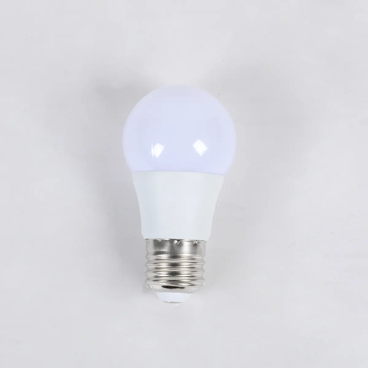 Energy-efficient LED bulbs included in the 0362B40-01 40W solar power system