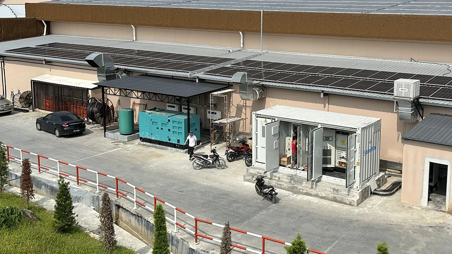 a dinosaur-themed park in Malaysia uses the GODE energy storage system to achieve energy independence.