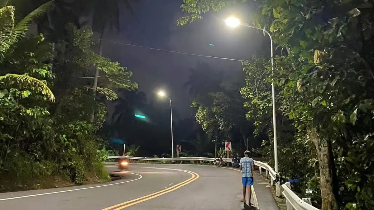 0911 Series 200W solar street light installed on an 8-meter pole in the Philippines for road and area lighting
