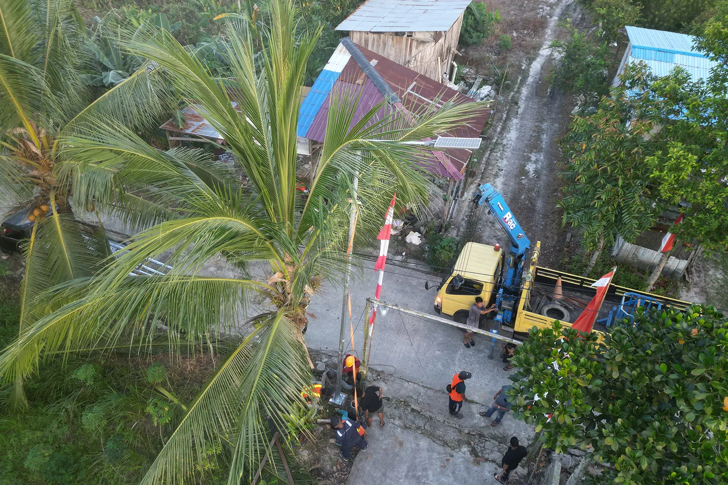 GODE 0355 series solar street lights are being installed on streets in Thailand.