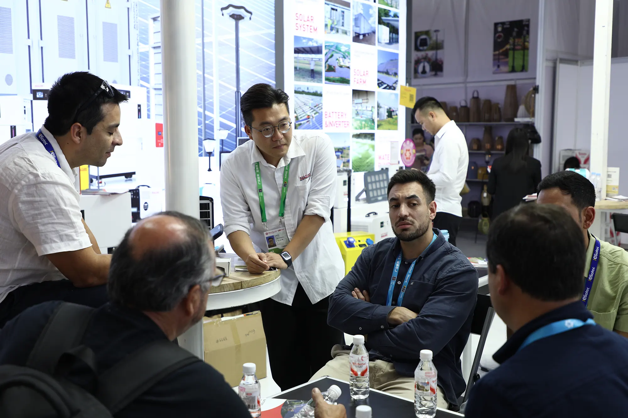 Comunicación entre el equipo empresarial y el cliente